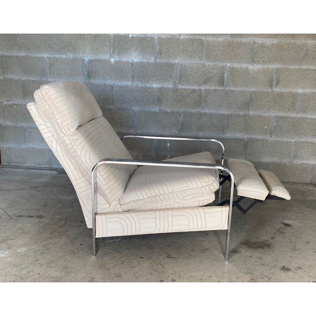 Stunning Mid-Century Modern recliner lounge chair embodies the pinnacle of 1960's-1970's American Design, with its sleek,...
