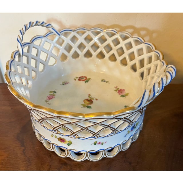 Antique Early 19th Century Old Paris Porcelain Reticulated Centerpiece Fruit Basket Decorated With Floral Sprig For Sale - Image 11 of 15
