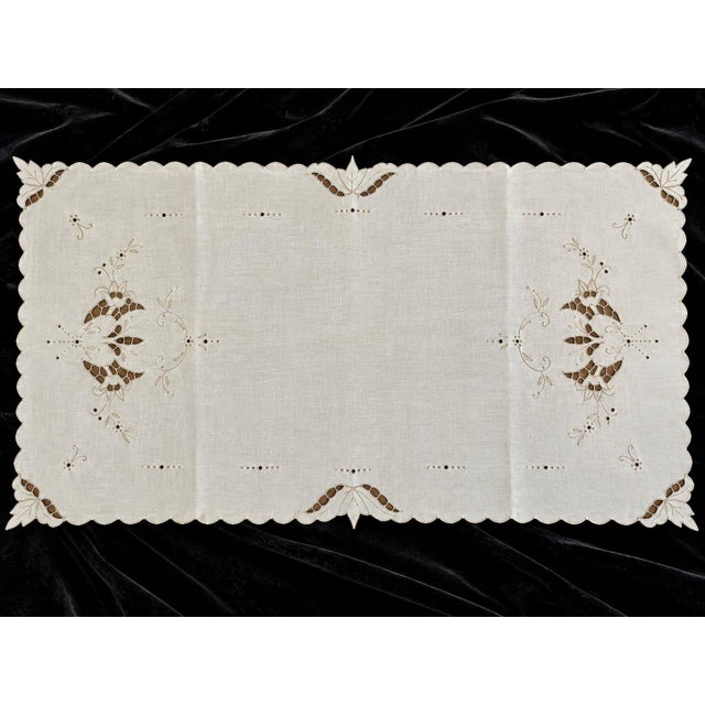 Vintage Madeira Style Embroidered Linen Table Set 5 For Sale In Pittsburgh - Image 6 of 10