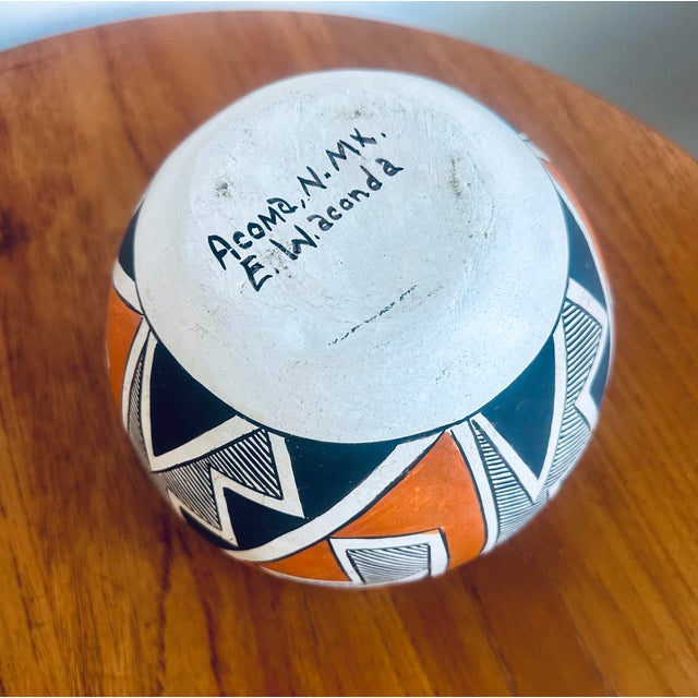 1970s Elizabeth Waconda Acoma Hand Made Painted Pottery Vessel 1970s Pueblo For Sale - Image 5 of 5