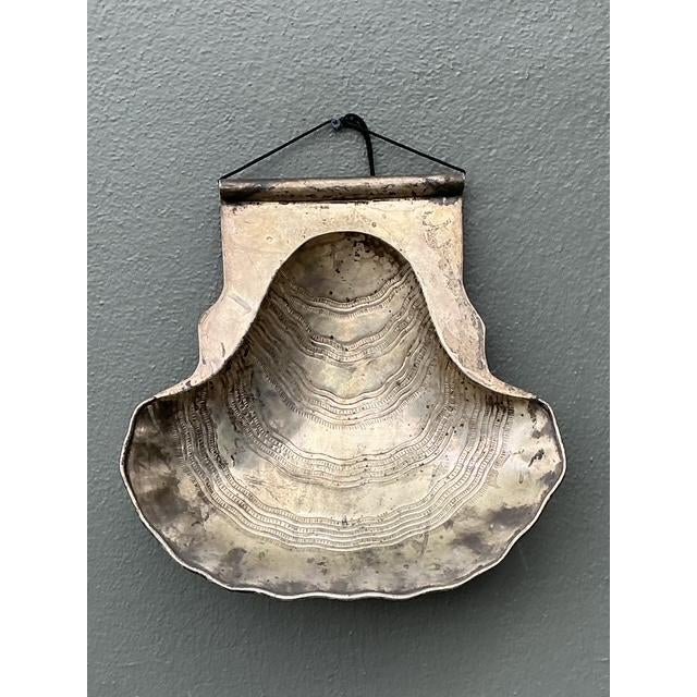 This stunning vintage serving bowl is a masterclass in organic coastal design, meticulously hand-crafted from silver-toned...