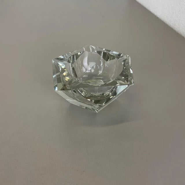 Large Murano Faceted Diamond Ashtray in the style of Flavio Poli, 1970s For Sale - Image 3 of 18