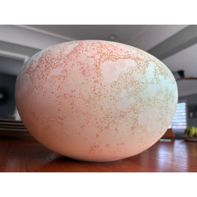 1980s Large Tony Evans Ancient Sands Pink Blue Mauve Raku Pottery Vase Signed No. 508 For Sale - Image 5 of 7