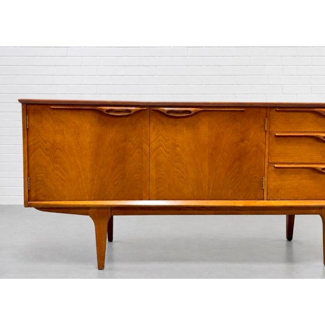 Mid Century Modern Teak Credenza | Danish Media Stand by McIntosh, Made in Scotland, C. 1960's For Sale In New York - Image 6 of 16