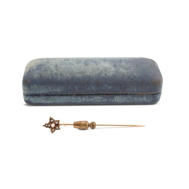 Metal Antique Victorian 14k Yellow Gold Seed Pearls Floral Leaf Motif Stick Pin For Sale - Image 7 of 8