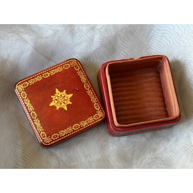 Traditional Small Decorative Italian Leather Trinket Box For Sale - Image 3 of 10