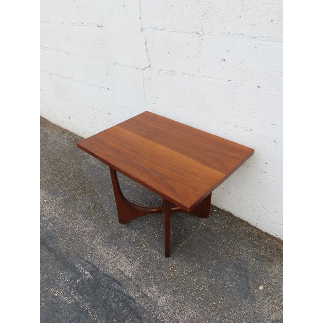 Mid 20th Century Broyhill Brasilia Mid Century Modern Side End Lamp Table 6242 For Sale - Image 5 of 9
