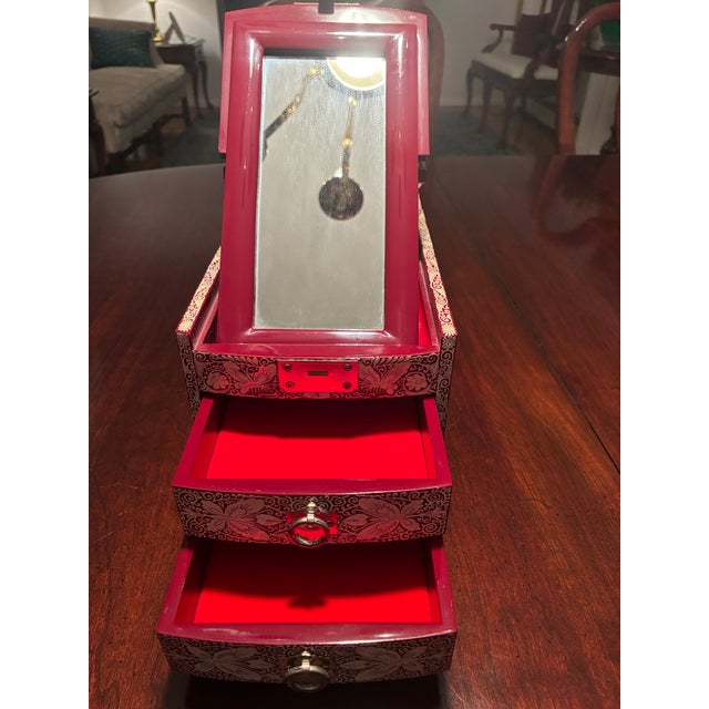 Asian Late 20th Century Beautiful Mother of Pearl Laquer Jewel Box For Sale - Image 3 of 7
