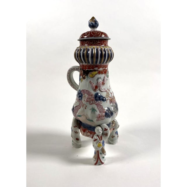 Tripod Fountain in Imari Porcelain, Japan, 1700 For Sale - Image 4 of 10