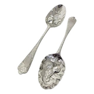Georgian Sterling Silver Fruit Serving Spoons, London, 1737 & 1763, Set of 2 For Sale