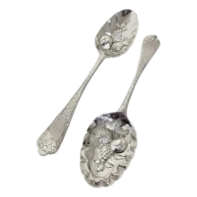 Georgian Sterling Silver Fruit Serving Spoons, London, 1737 & 1763, Set of 2 For Sale