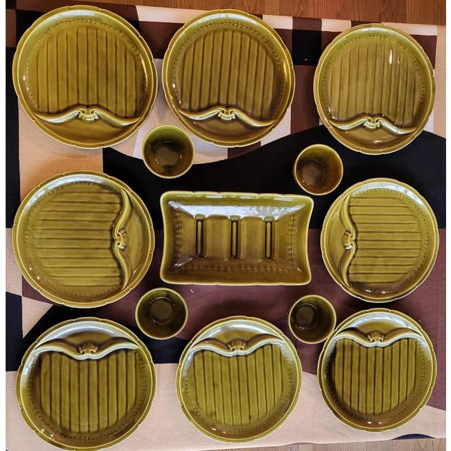 Mid-Century Modern Green Plates from Gien, France, 1970s, Set of 13 For Sale - Image 3 of 14