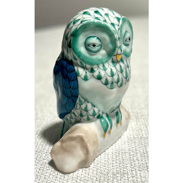 Mid 20th Century MCM Herend Hand Painted Fishnet Hungarian Porcelain Owl on Perch With 24k Gold Accents For Sale - Image 5 of 6
