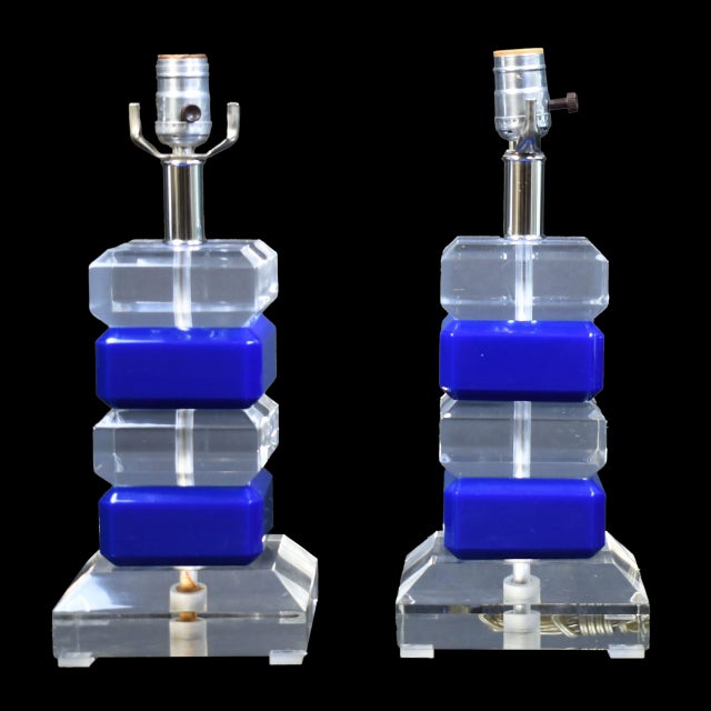 Hollywood Regency Pair of Blue and Lucite Table Lamps For Sale - Image 3 of 4