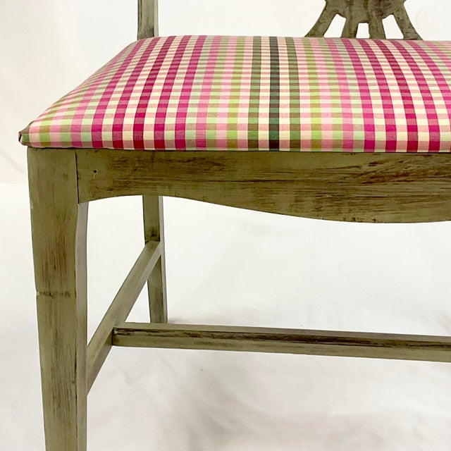 Mid 20th Century Mid-Century Arts & Crafts Shield Back Bench, Newly Refinished For Sale - Image 5 of 12