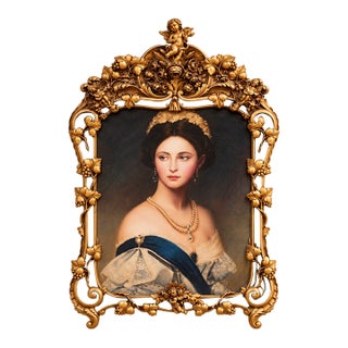 Baroque-Style Round Portrait – Elegant Woman With Cherub Motifs & Ornate Gold Leaf Frame For Sale