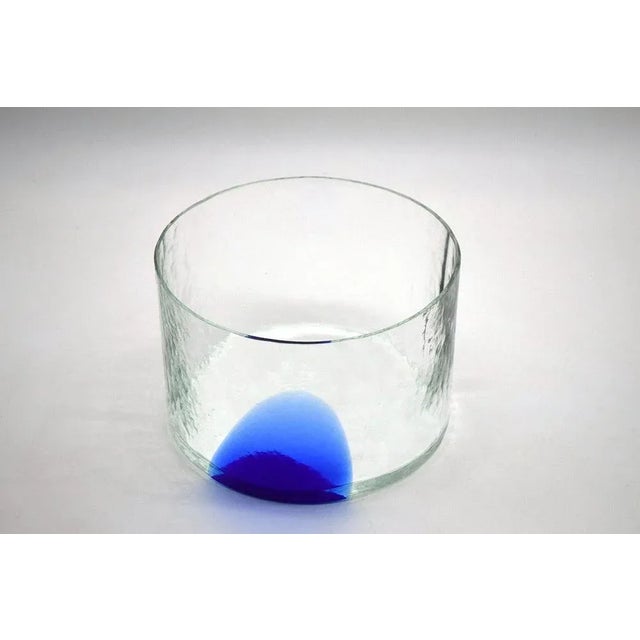 Large centerpiece Mazzega Murano 1970s. In clear blown glass with beaten work and submerged blue spot. In excellent...