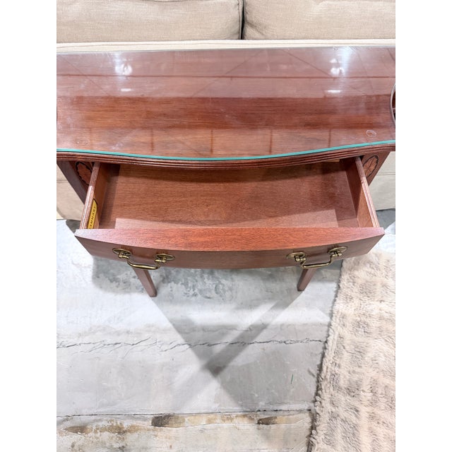 Late 20th Century Hammary Federal Style Mahogany Console Table With Glass Top For Sale In New York - Image 6 of 10