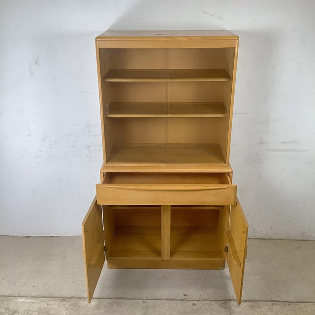 Mid-Century Modern Mid-Century Heywood-Wakefield Wheat Hutch Display Cabinet For Sale - Image 3 of 16