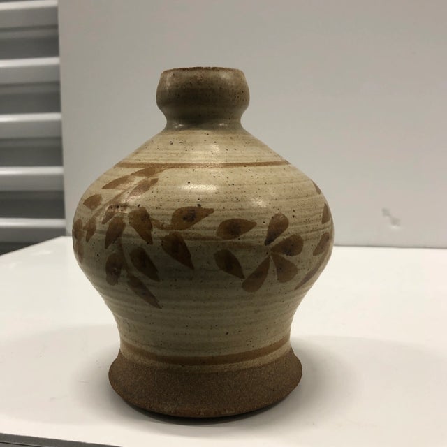 1990s MCM Round Hand-Painted Beige & Brown Pottery Vase For Sale - Image 5 of 7