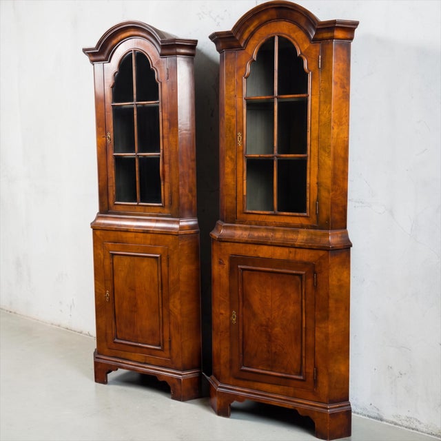 Antique English Burl Walnut / Pine Dutch Colonial Revival Corner Cabinets - Pair For Sale - Image 4 of 6