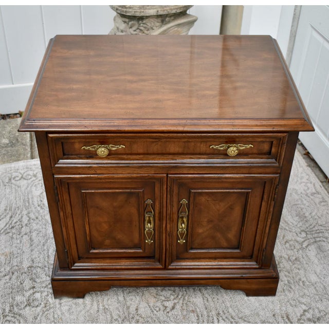 Traditional Drexel Wood Nightstand Vintage Commode Traditional Bachelor Chest Brass For Sale - Image 3 of 9