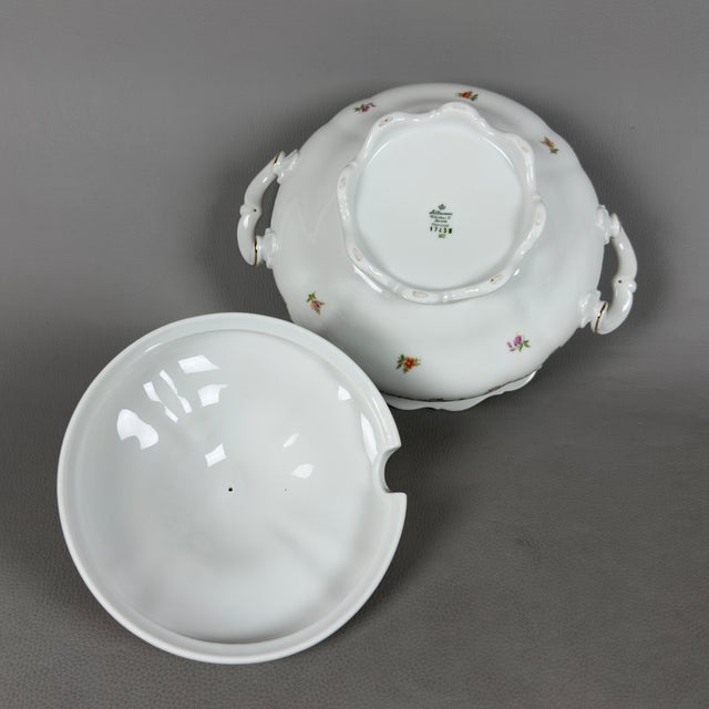 Porcelain Dinnerware Service with Gold Flowers from Bavaria Theresia, 1960s, Set of 39 For Sale - Image 14 of 15
