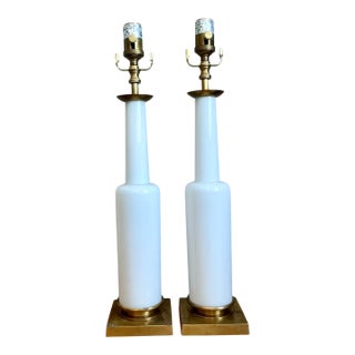 Vintage Mid-Century Modern Style White Ceramic Table Lamps For Sale