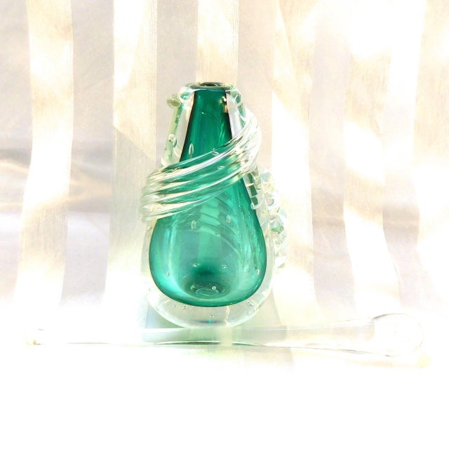 Contemporary 1980s Green Art Glass Perfume Bottle With Long Stopper For Sale - Image 3 of 6