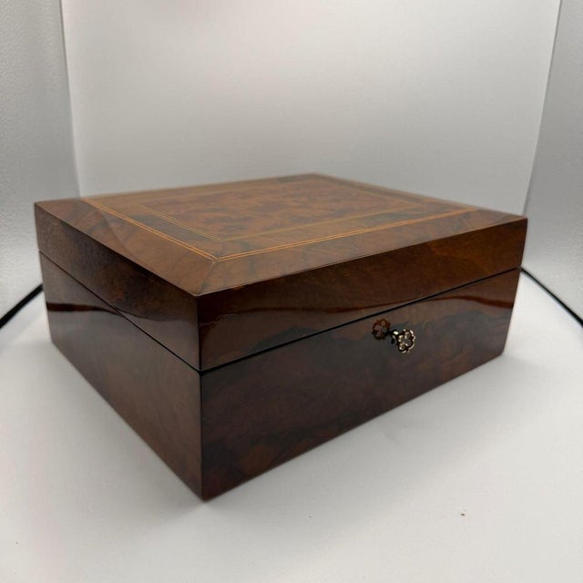 Neo-Classical Vanity Box in Walnut and Velvet, South Germany, 1900s For Sale - Image 13 of 18
