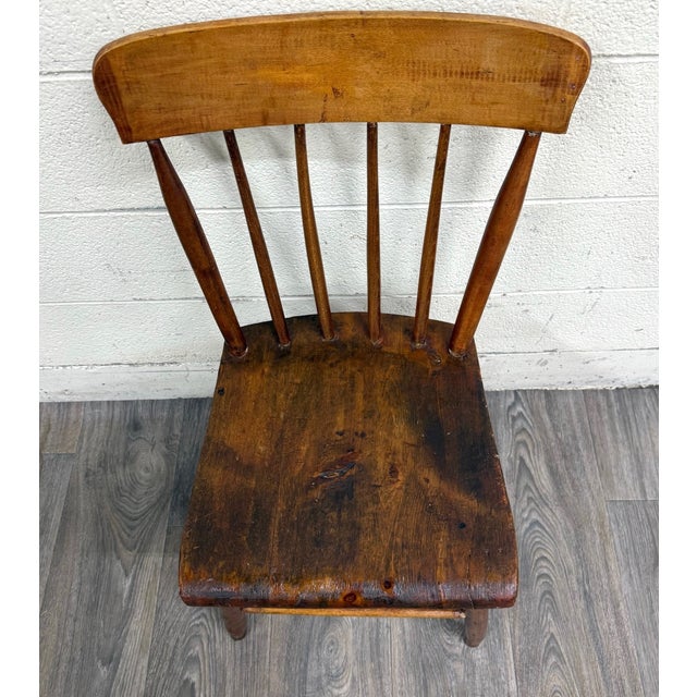 Early 19th Century Antique American Windsor Farmhouse Style Plank Seat Dining Side Accent Chair For Sale - Image 5 of 11