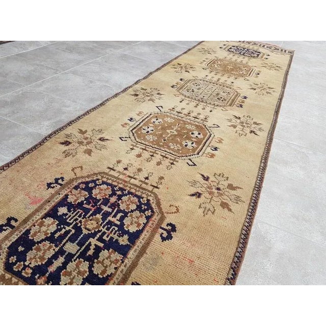 1960s Beige and Blue Vintage Hallway Runner For Sale - Image 4 of 10