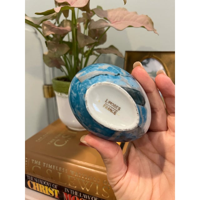 Limoges, France 1950s Vintage Porcelain Limoges France Pedestal Egg Trinket Box Teal For Sale - Image 4 of 7