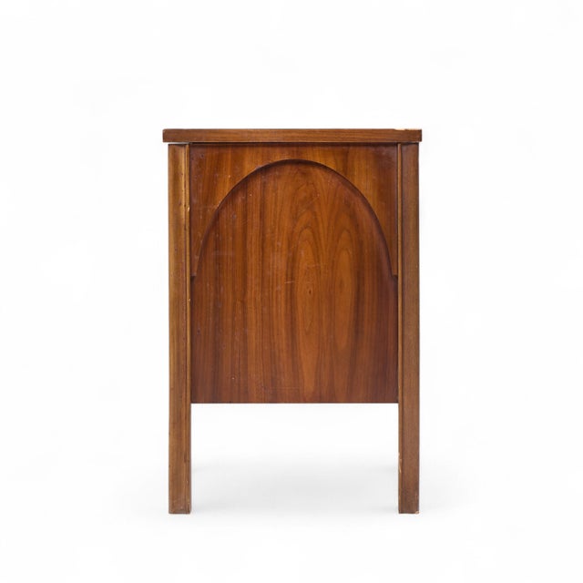 Mid 20th Century Kent Coffey Perspecta Mid 20th Century Walnut Buffet Credenza For Sale - Image 5 of 9