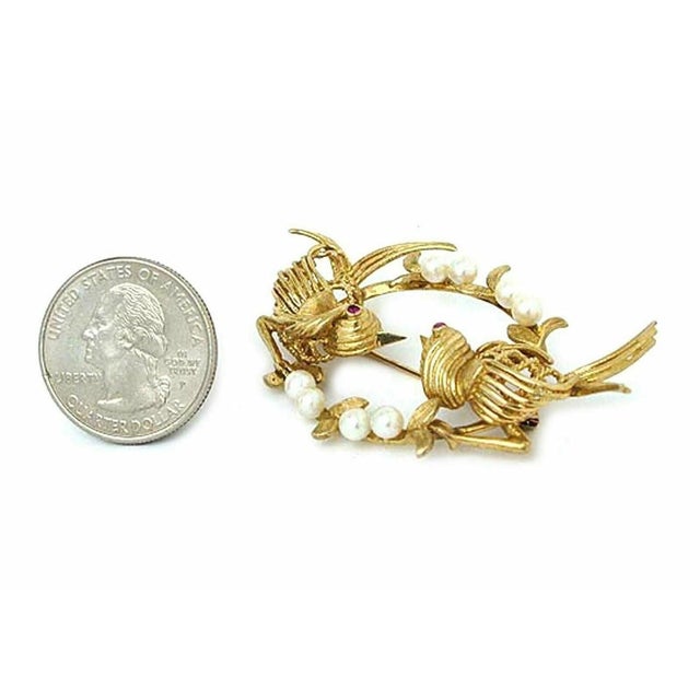 Contemporary Mid 20th Century Pearl & Ruby Two Bird 14k Yellow Gold Pin Brooch For Sale - Image 3 of 3