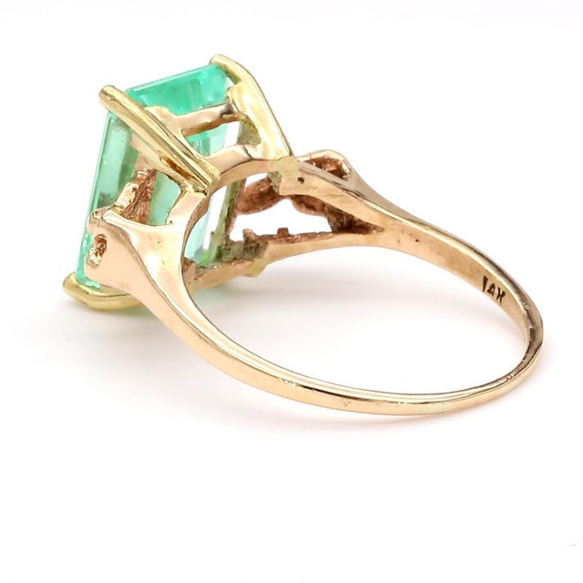 Vintage 3.58 Carat Pastel Green Colombian Emerald 14k Gold Solitaire Scroll Ring, Size 6 For Sale In Miami - Image 6 of 7
