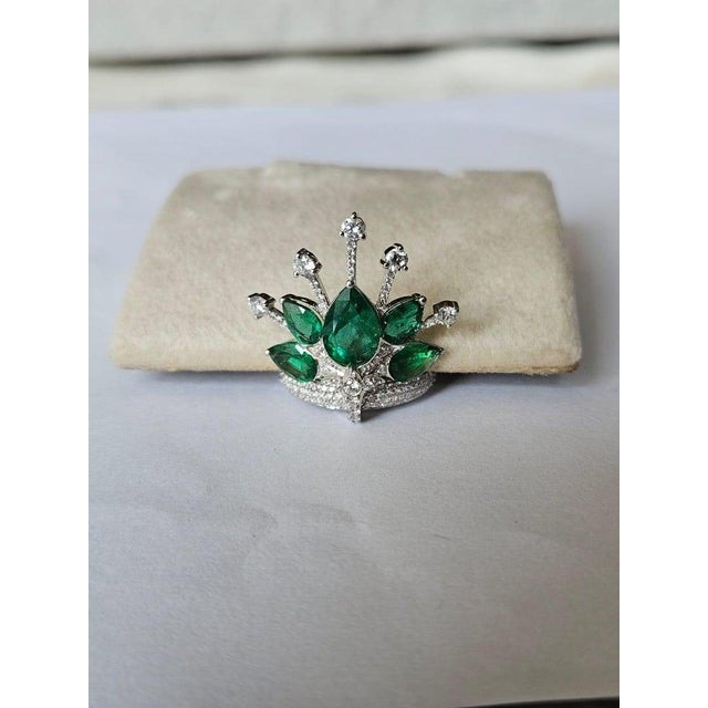 Set in 18k Gold, 3.80 Carats, Natural Zambian Emerald & Diamonds Cocktail Ring, Us Size 6 For Sale - Image 12 of 13