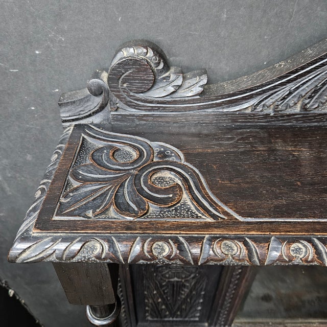 Late 19th Century Carved Oak Victorian Hall Table With Mirror and Column Supports For Sale - Image 4 of 18
