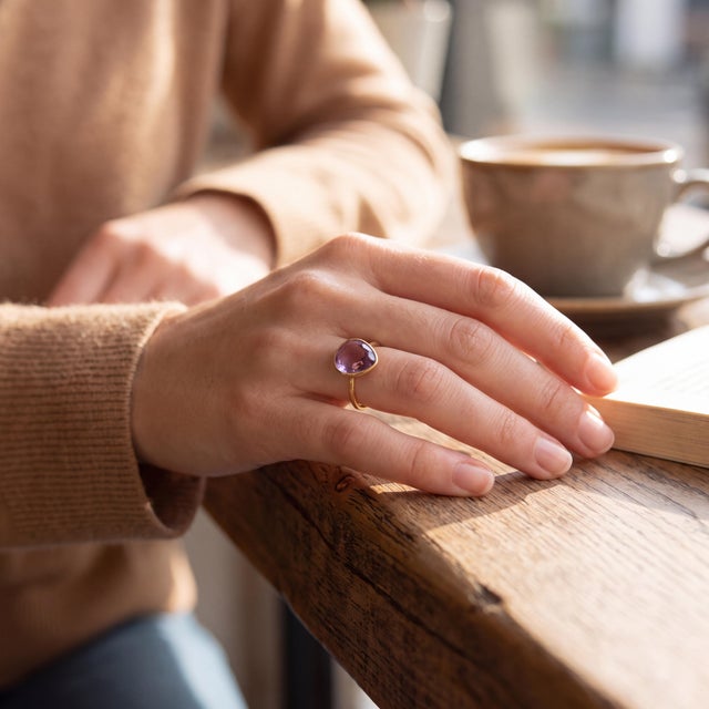 Late 20th-Century 18 Karat Yellow Gold Triangular Amethyst Bezel Ring, Size 6.25 For Sale - Image 4 of 4