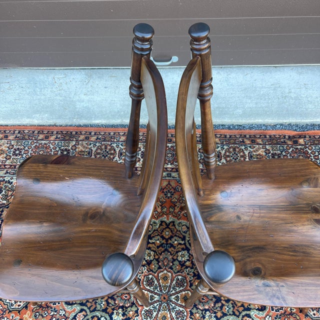 Ethan Allen 1970s Ethan Allen Old Tavern Antiqued Pine Rustic Traditional Arrow Back Dining Chairs - A Pair (B) (12-6011) For Sale - Image 4 of 11