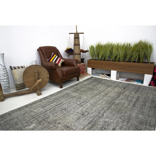 1960s Vintage Gray Overdyed Turkish Rug- 5′5″ × 9′3″ For Sale In Los Angeles - Image 6 of 7