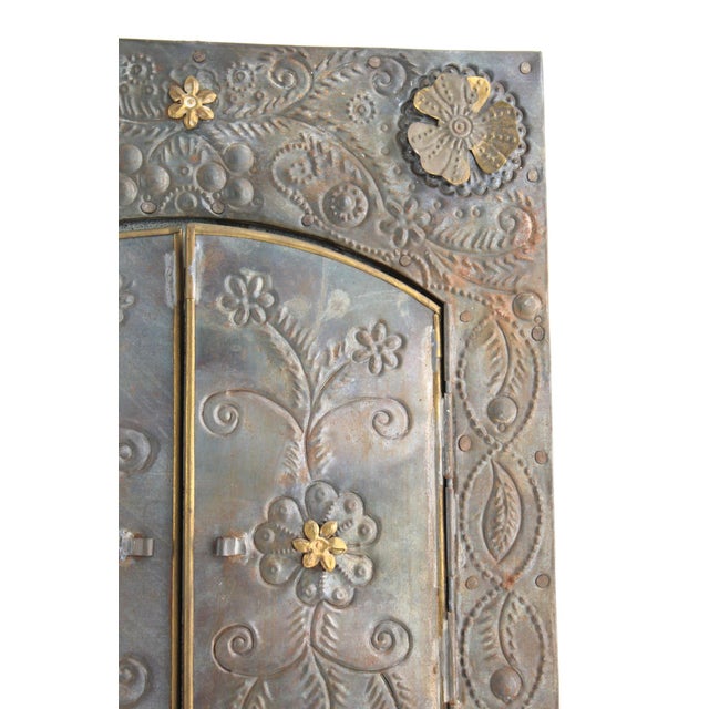 1960s Vintage Mexican Folk Art Punched Tin “Hojalata” Mirror W/ Brass Accents For Sale - Image 5 of 12