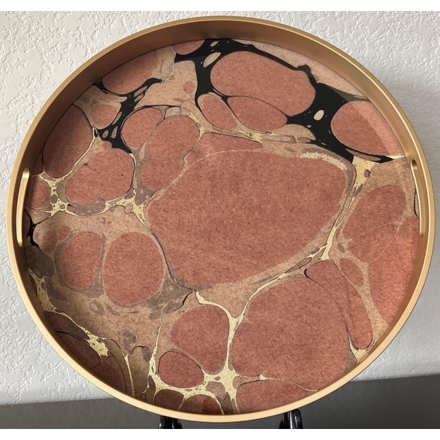 Excellent Pre-Owned Condition. Note: Plate stand is not included. Ultra-modern and sleek looking abstract “geode” motif...