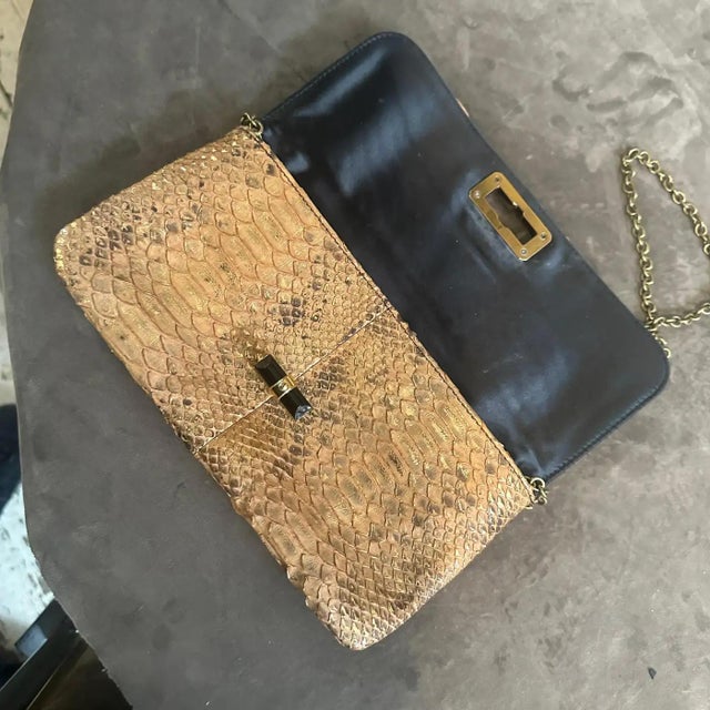 1980s Elegant Embossed and Gilded Leather Baguette Bag by Lanvin Paris For Sale - Image 12 of 14
