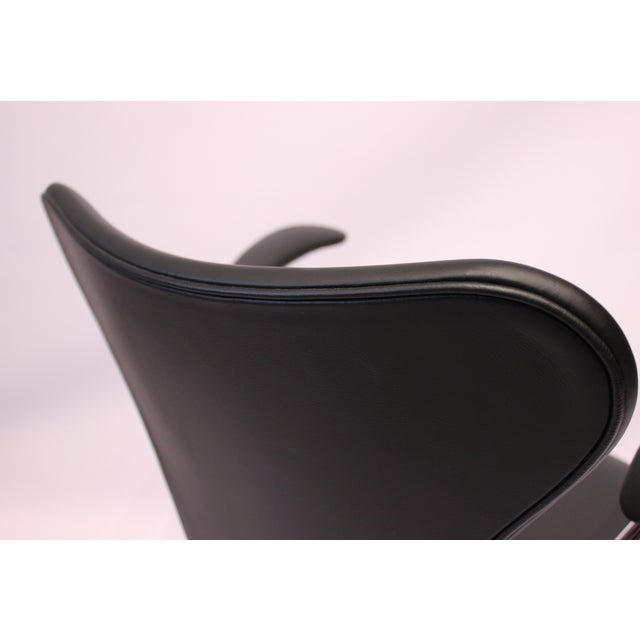 Animal Skin Black Leather Model 3207 Seven Chair by Arne Jacobsen for Fritz Hansen, 1980s For Sale - Image 7 of 9