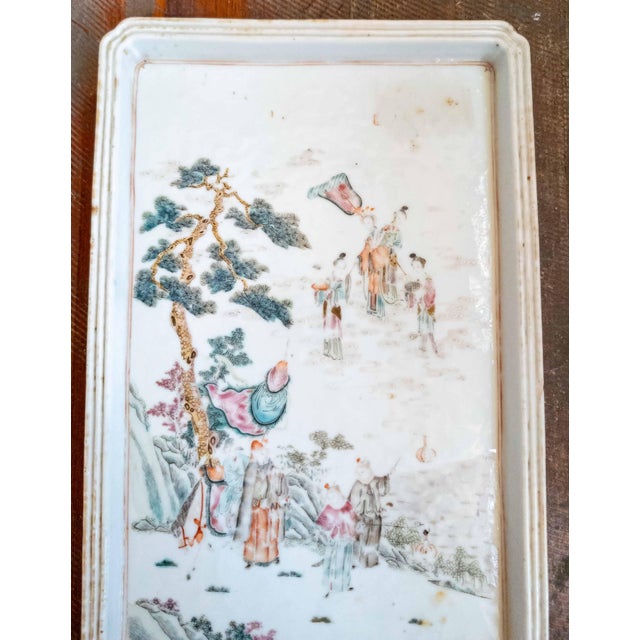 Chinese 19th Century Chinese Porcelain Tray in Famille Rose Palette, Probably Daoguang Period For Sale - Image 3 of 18