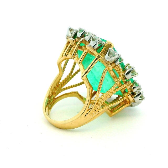 Vintage 1960s 14K Yellow Gold Colombian Emerald Diamond Cocktail Ring, 36.42 Ct For Sale In Miami - Image 6 of 16