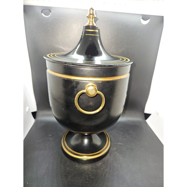 French Vintage Mid-Century Neoclassical Italian Tole Black and Gold Lidded Urn Ice Bucket For Sale - Image 3 of 8
