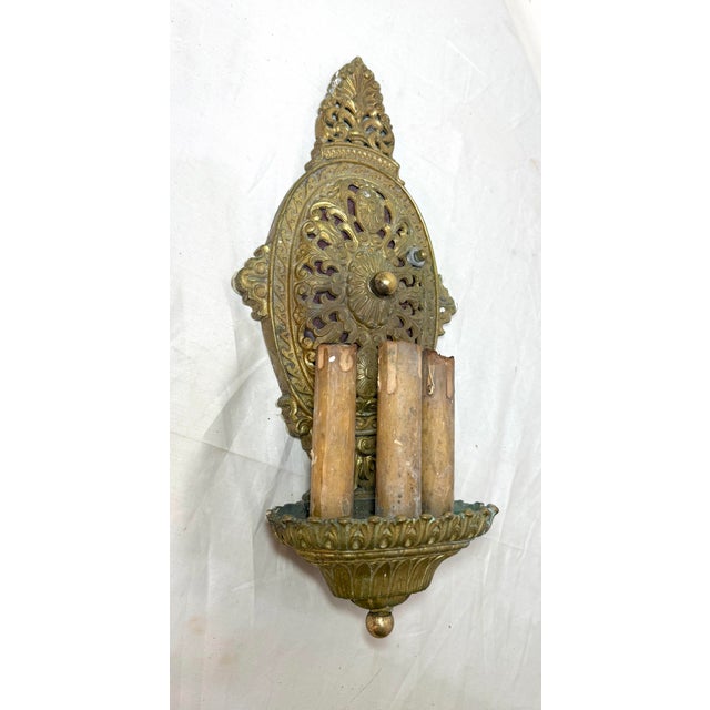 Antique Ornate Victorian Reticulated Thick Gold Gilt Bronze Wall Sconce Fixture For Sale In New York - Image 6 of 9