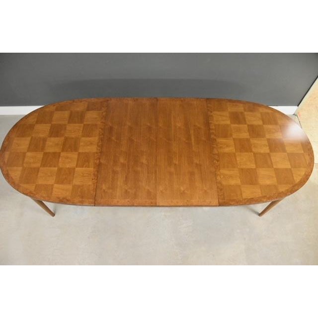 Mid-Century Modern 1960s Parque 68”-104” Walnut and Burl Oval Dining Table For Sale - Image 3 of 10